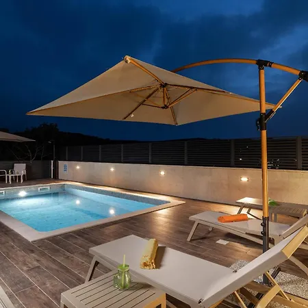 Betelgeuse Supernova نوفي فينودولسكي