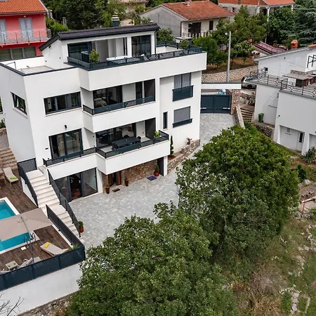 Betelgeuse Supernova Villa