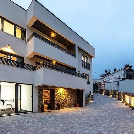 Villa Betelgeuse Supernova