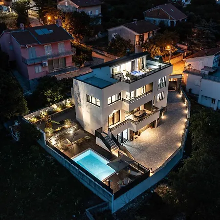Betelgeuse Supernova Villa *