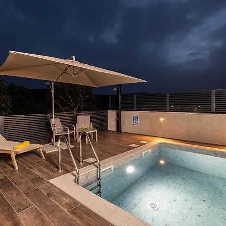 Villa Betelgeuse Supernova *