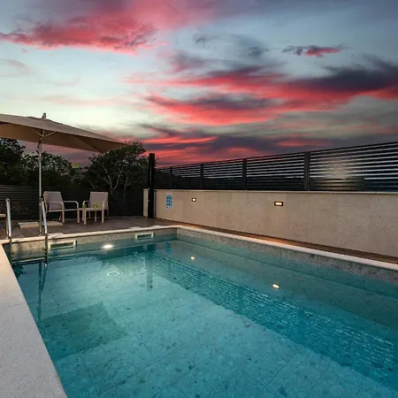 Betelgeuse Supernova Villa