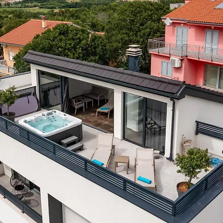 Villa Betelgeuse Supernova