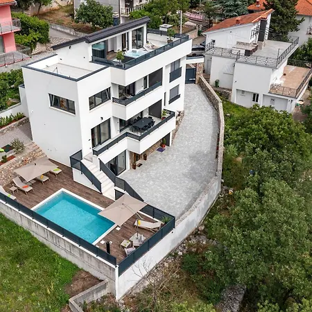 Villa Betelgeuse Supernova *