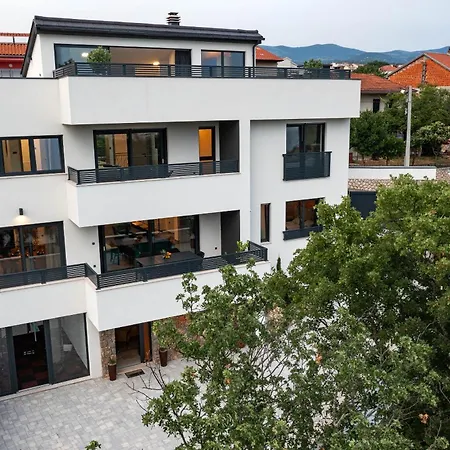 Betelgeuse Supernova Villa