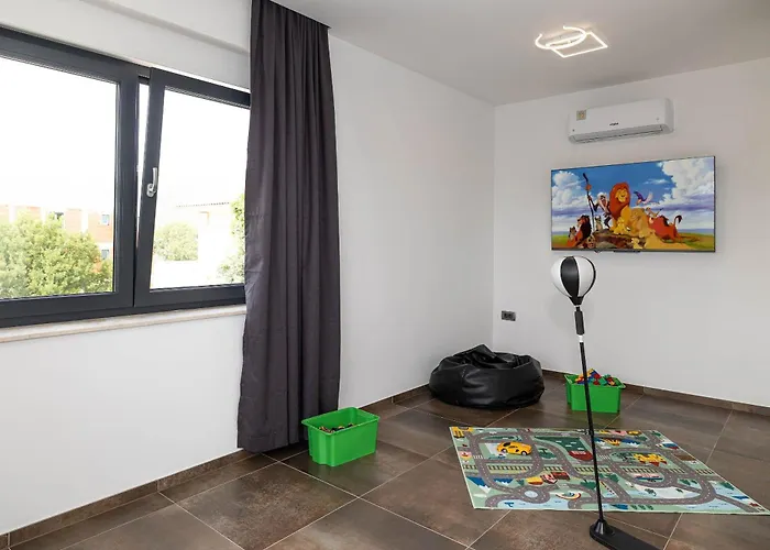 Betelgeuse Supernova Villa *