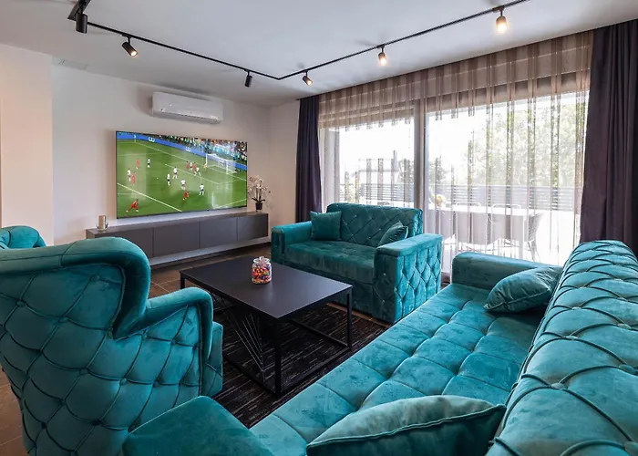 Betelgeuse Supernova Villa