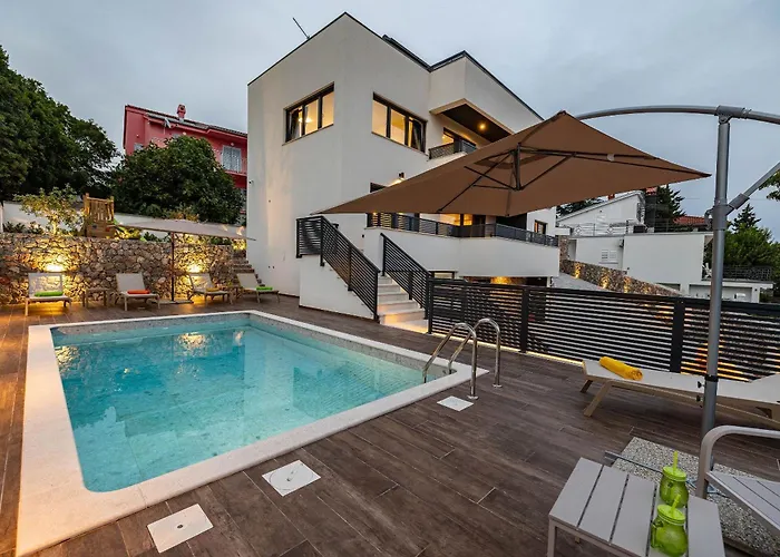 Villa Betelgeuse Supernova