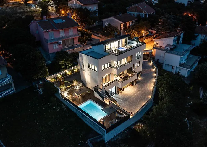 Betelgeuse Supernova Villa *