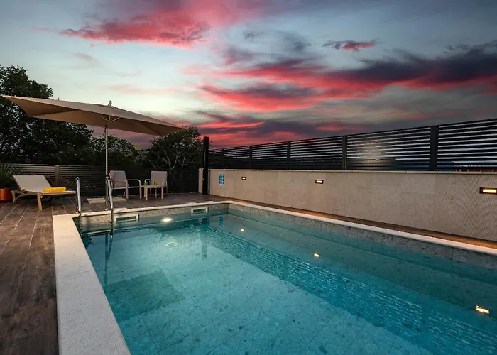 Betelgeuse Supernova Villa