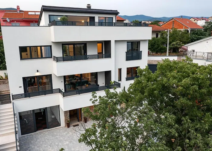 Betelgeuse Supernova Villa